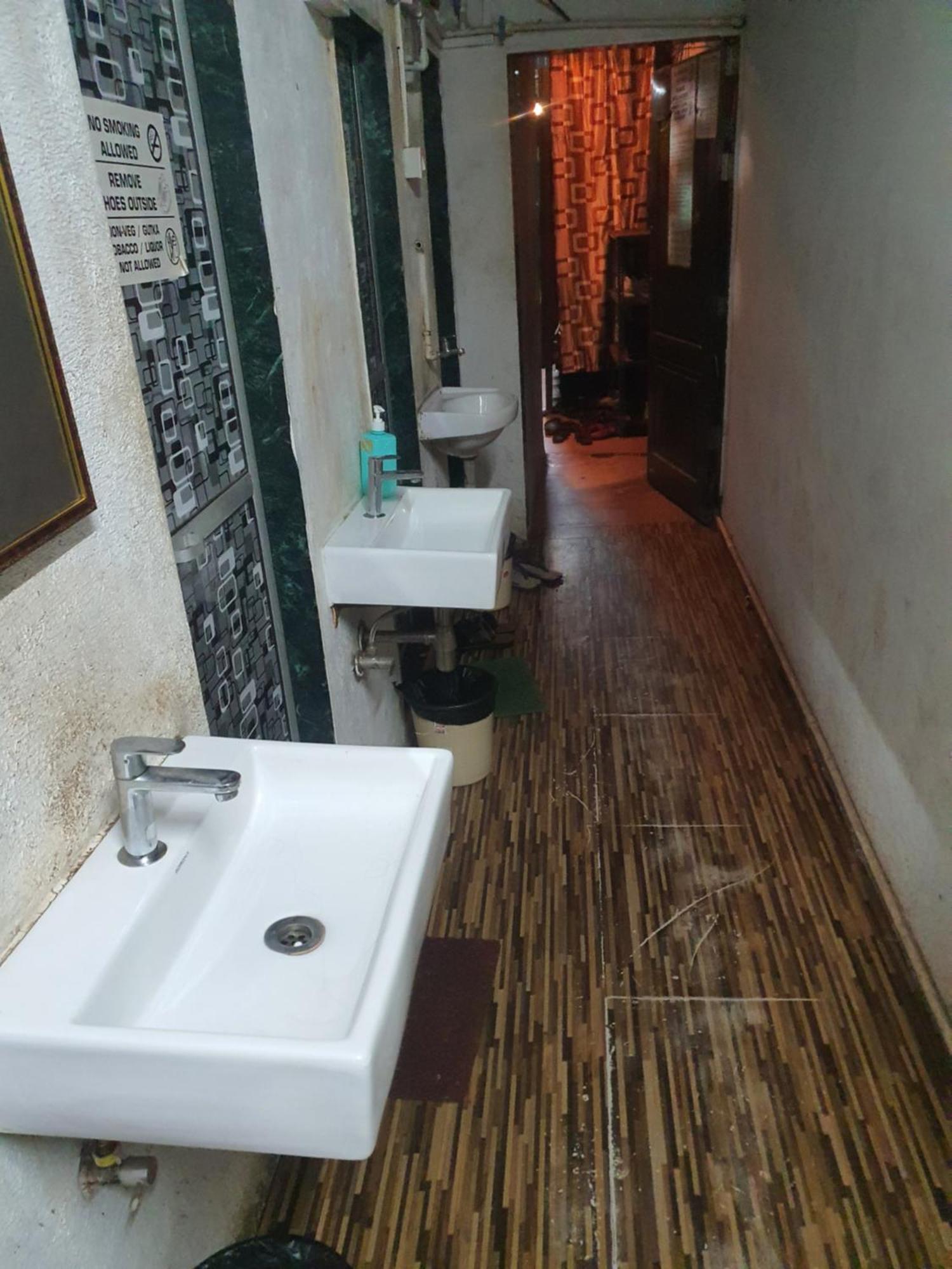 Bapuji Dormitory Hostel Mumbai  Buitenkant foto