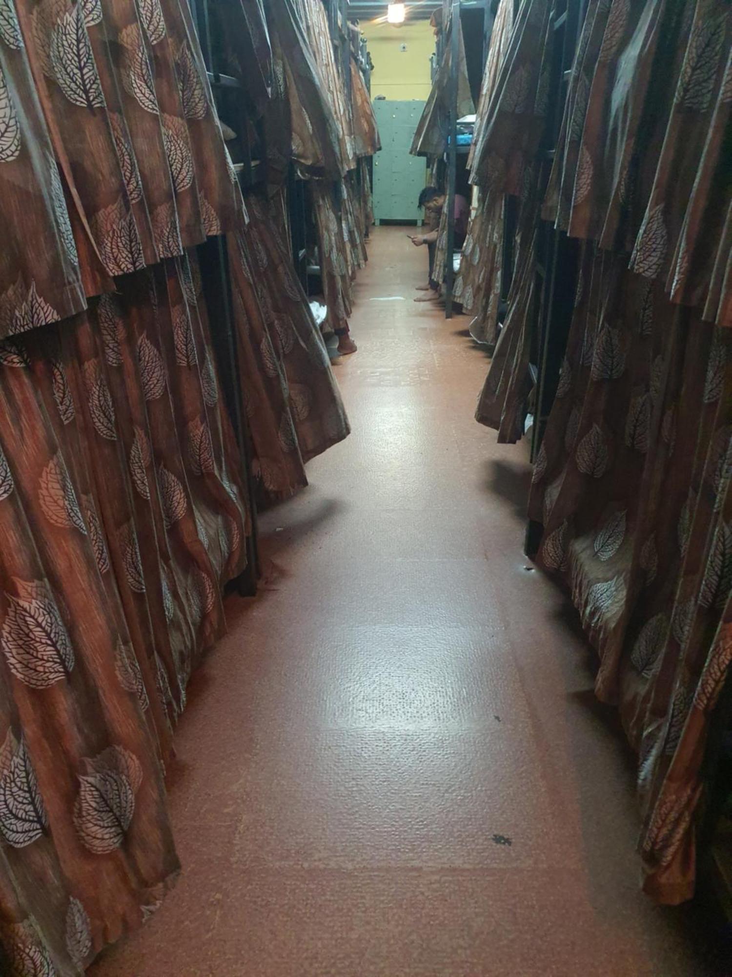 Bapuji Dormitory Hostel Mumbai  Buitenkant foto
