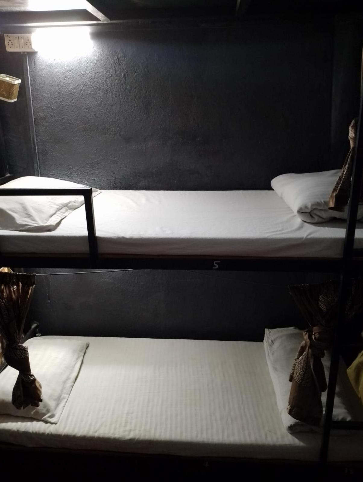 Bapuji Dormitory Hostel Mumbai  Buitenkant foto